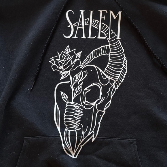 Halloween Salem Mass Black Pullover Hoodie, Hanes Womens M - Picture 2 of 4